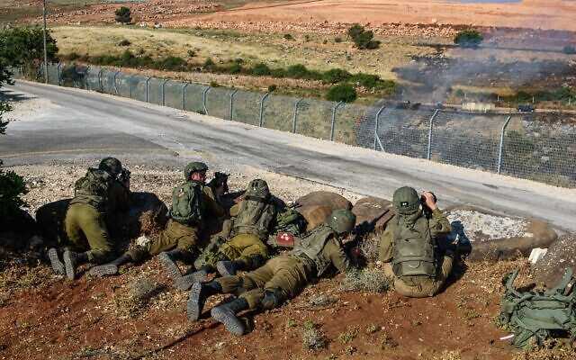 استنفار على الحدود الجنوبية وقنابل دخانية.. الجيش اللبناني يجبر الإسرائيلي على إزالة خرقين