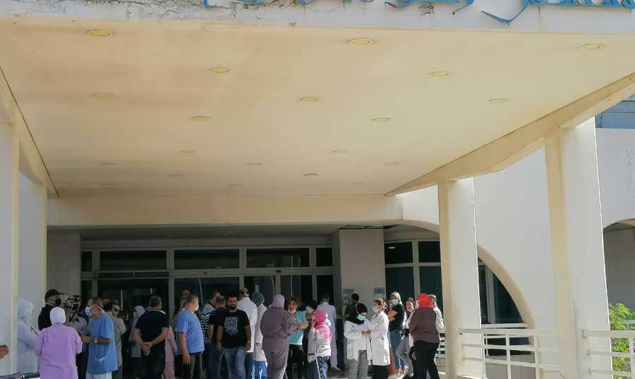 اعتصام لموظفي مستشفى الحريري: سنبدأ تدريجياً بعدم استقبال مرضى حتى التوقف عن العمل كلياً