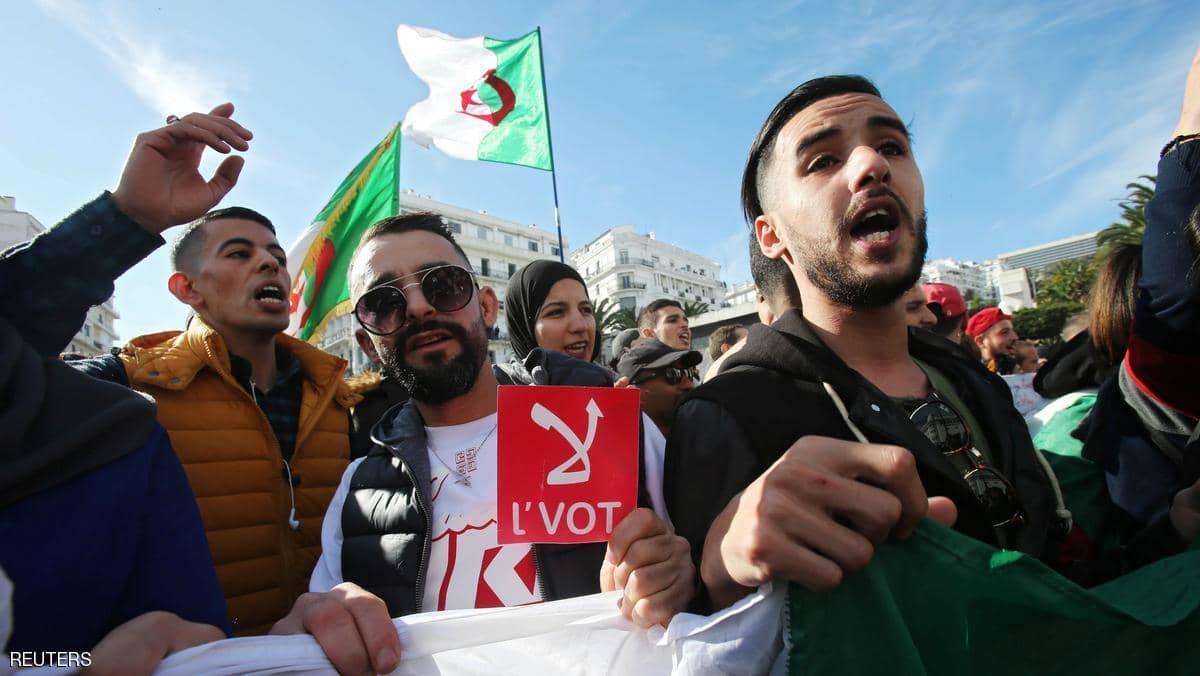 فتح باب التصويت بانتخابات الجزائر وسط دعوات للمقاطعة