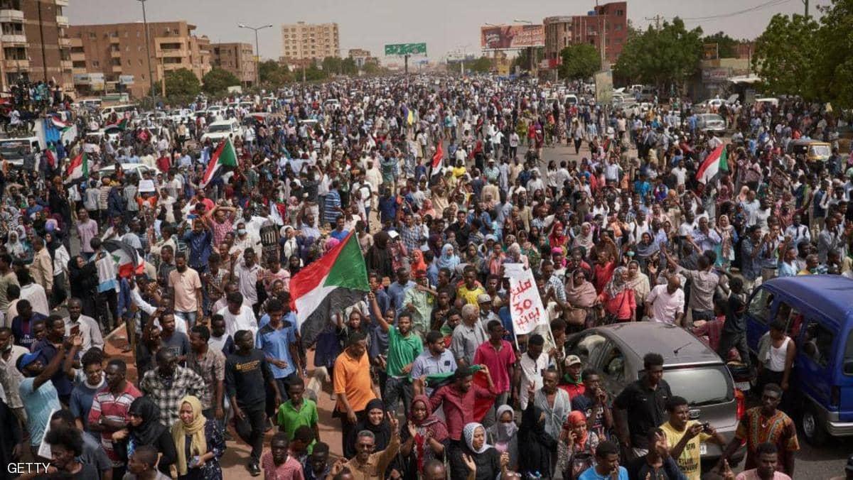 عام على الحراك السوداني.. آمال تحققت وأخرى "على الطريق"