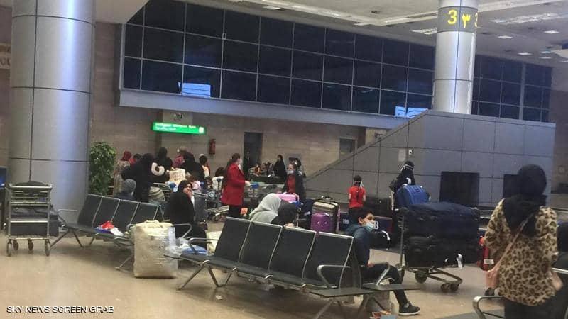 أول رحلة عودة للمصريين العالقين في الكويت تصل القاهرة