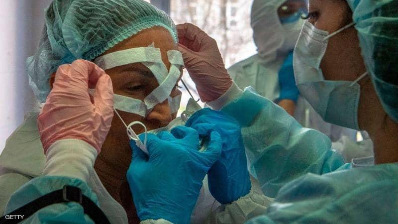 روسيا.. أوامر لأطباء بـ"خياطة" أقنعتهم بأنفسهم