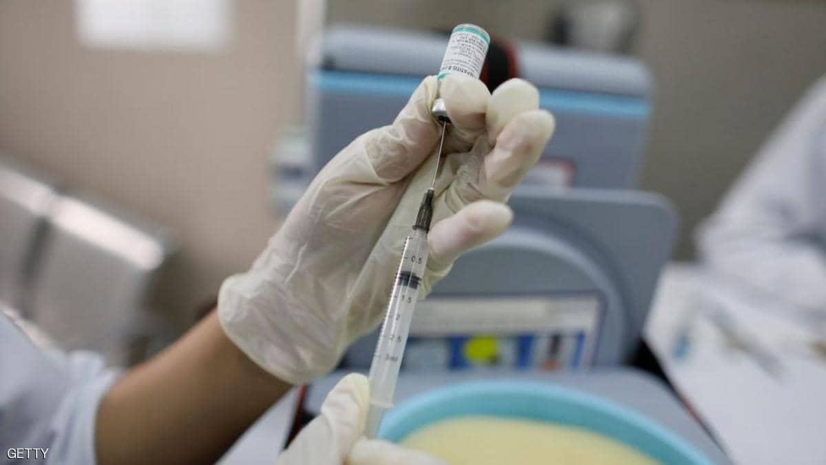 خبير أميركي بارز يتوقع موعد طرح "اللقاح الموعود"