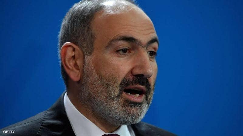 في بث مباشر.. رئيس وزراء يعلن إصابته وأسرته بكورونا