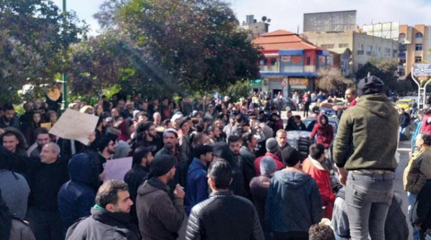 مظاهرات في السويداء لليوم الثاني احتجاجاً على الأزمة المعيشية مشاركون طالبوا بـ«إسقاط النظام» و«رحيل الأسد»