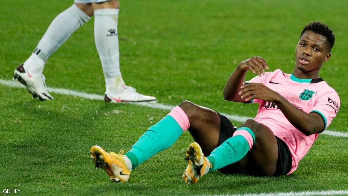 "ضربة موجعة" لبرشلونة بعد الكشف عن مدة إصابة فاتي