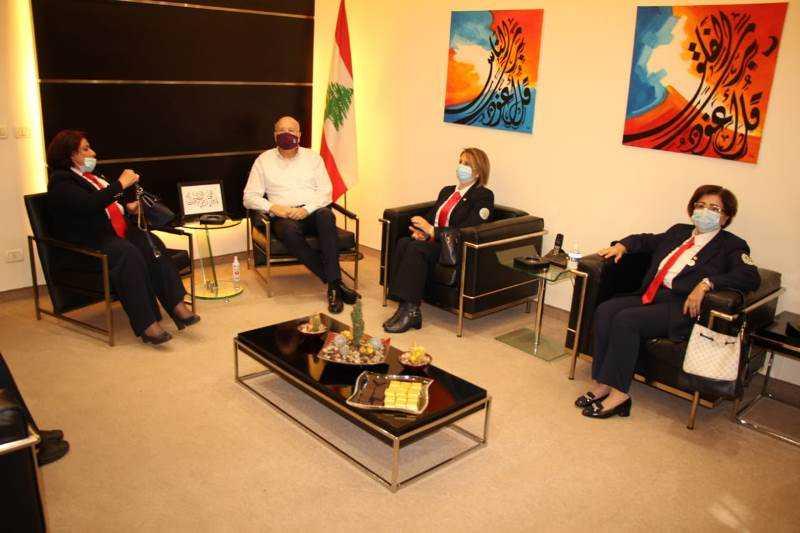 ميقاتي: المطلوب الا نضيع فرصة المبادرة الفرنسية وعلى الجميع تغليب المصلحة اللبنانية على ما عداها