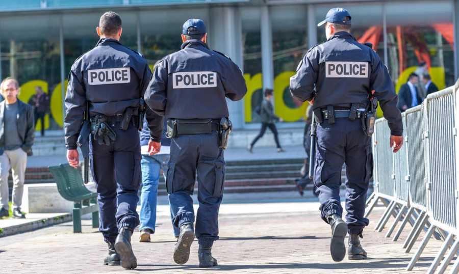 عملية طعن في شوليه الفرنسية.. مقتل شخصين وإصابة آخر