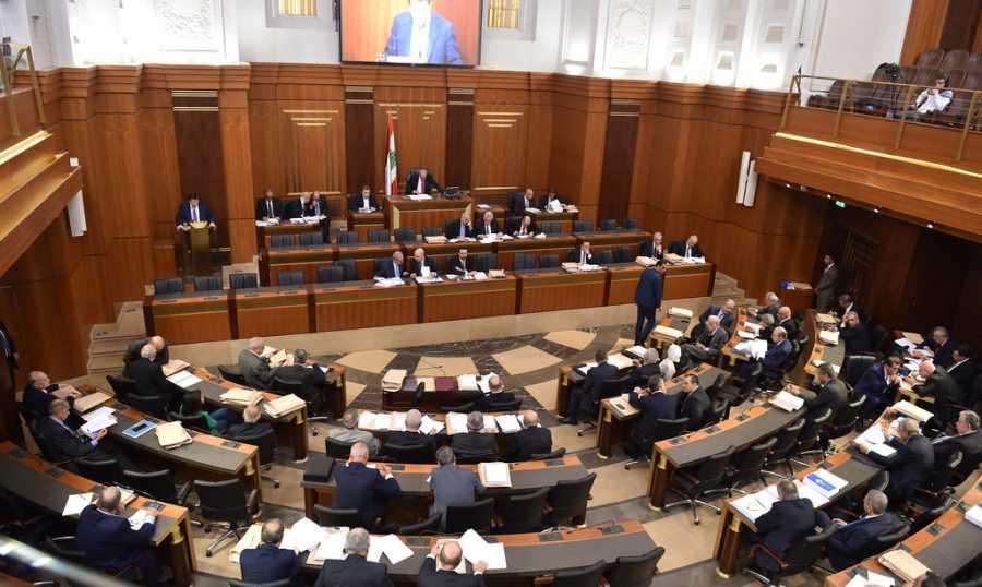 الانقسام السياسي ينسحب على البرلمان قانون العفو في لجنة "التوافق" والسرية المصرفية في "الخلاف"