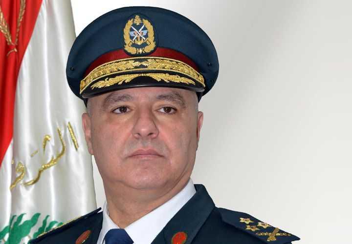 خلف ارفع وسام فرنسي لقائد الجيش رسالة تحييد المؤسسة عن تجاذبات السياسة
