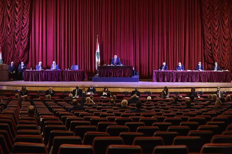 توصية برلمانية تخضع كل الحسابات للتدقيق بعيدا من "السرية" قنص سياسي بين التيار والاشتراكي وسهام قواتية على سلامة