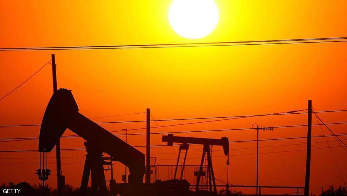 بعد اللقاحات.. النفط ينتعش ويكسر حاجز الـ50 دولارا