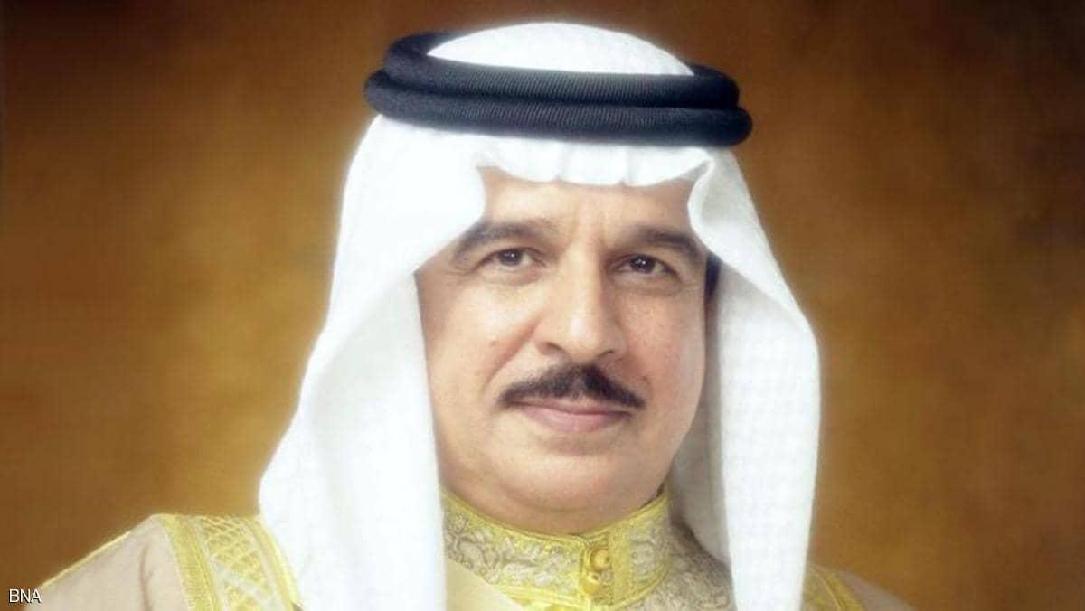 العاهل البحريني يتلقى التطعيم المضاد لفيروس كورونا
