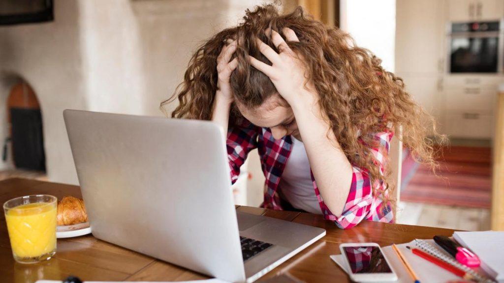 أستراليا تعلن عن أول قانون في العالم لحماية البالغين من التنمر على الإنترنت