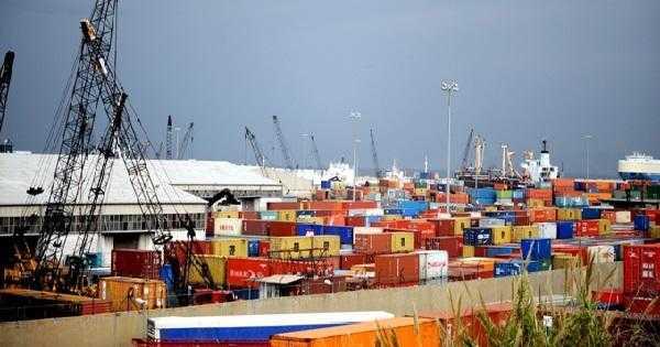 مستوعبات جديدة تهدد مرفأ بيروت هل تحوي موادا خطرة؟