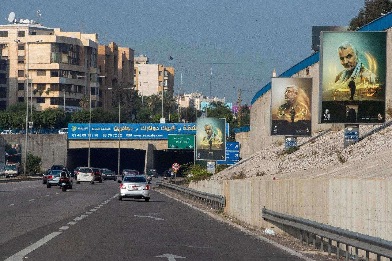رفع صور عملاقة لسليماني والمهندس في بيروت... كيف بدا المشهد؟