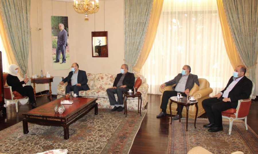وفد من "حماس" بعد لقاء بهية الحريري: المخيمات لن تكون صندوق بريد لأحد