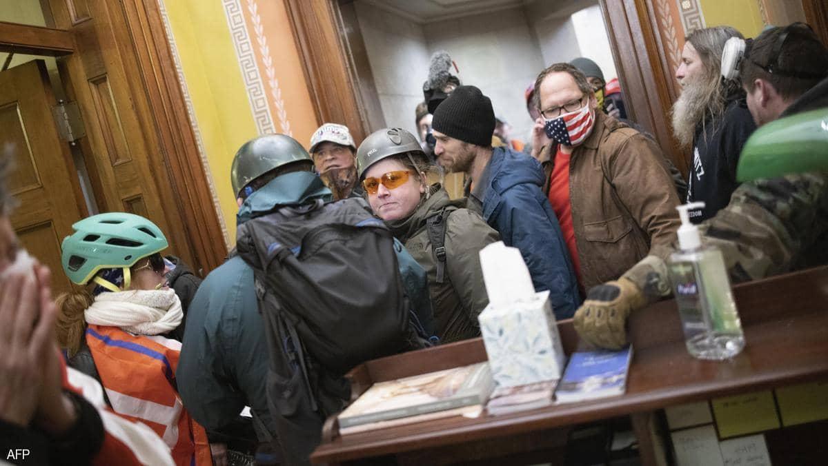 "FBI" يحقق في نية امرأة بيع كمبيوتر بيلوسي لروسيا