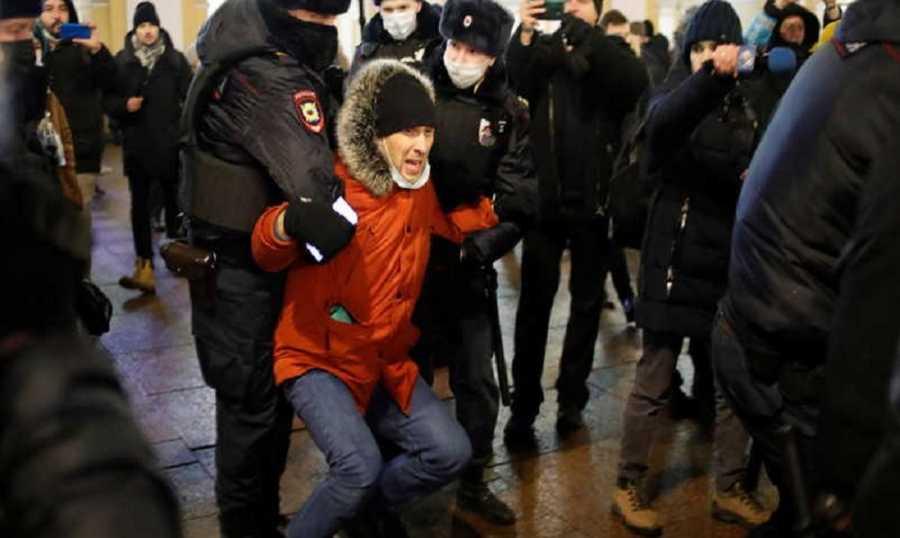 دعوات أوروبية لمعاقبة بوتين بسبب اعتقال نافالني والآلاف من مؤيديه