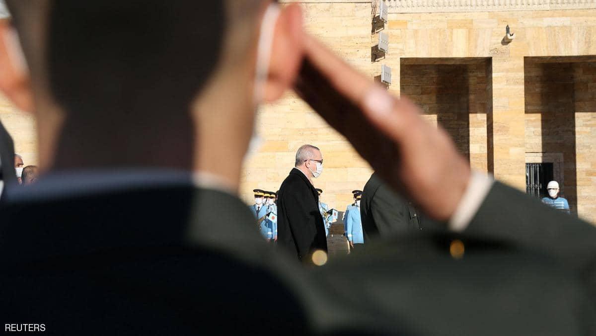 سخر من أردوغان بـ"لوحة".. وانتصر على تركيا بحكم قضائي