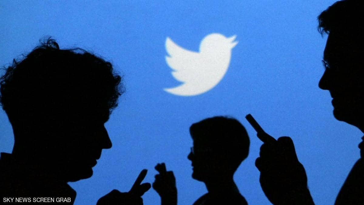 "تويتر" في قلب عاصفة سياسية.. وتحذير من عواقب "خطيرة"