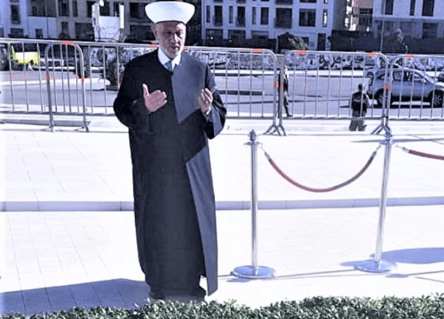دريان زار ضريح الحريري: يمعنون في قتلك واغتيالك من خلال إعاقة تشكيل الحكومة الانقاذية