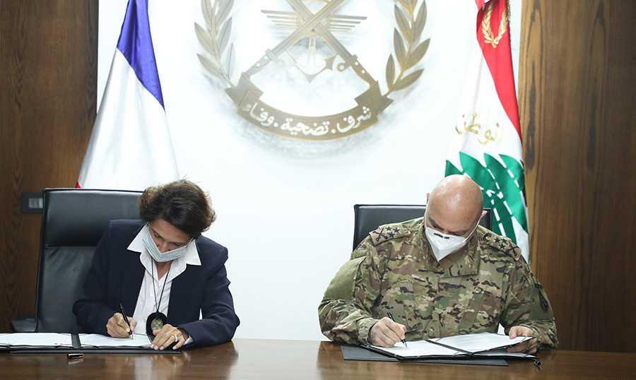 تعاون لبناني فرنسي في مجال الدفاع: توقيع 3 اتفاقيات بين عون وغريو