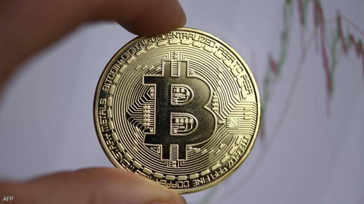 قلق المستثمرين بشأن التقييمات يهوي بـ"بيتكوين"