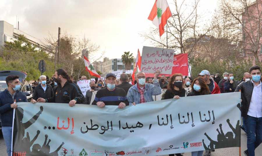 الاحتجاجات مستمرة... مسيرة "نحو حكومة انتقالية" وإشكال في البداوي