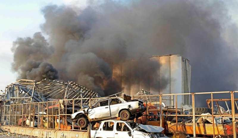 بيطار يستجوب 4 ضباط موقوفين في انفجار المرفأ