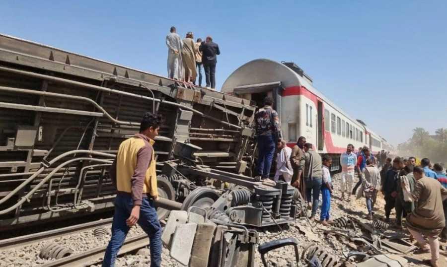 تحقيق شامل بحادث تصادم قطاري سوهاج..