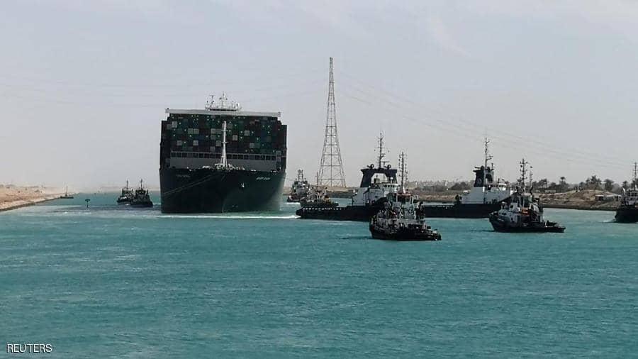 قناة السويس.. بدء التحقيقات في جنوح السفينة "إيفر غيفن"
