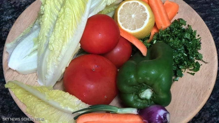 لبنانيون يبحثون عن الراتب "في طبق الفتوش" خلال رمضان