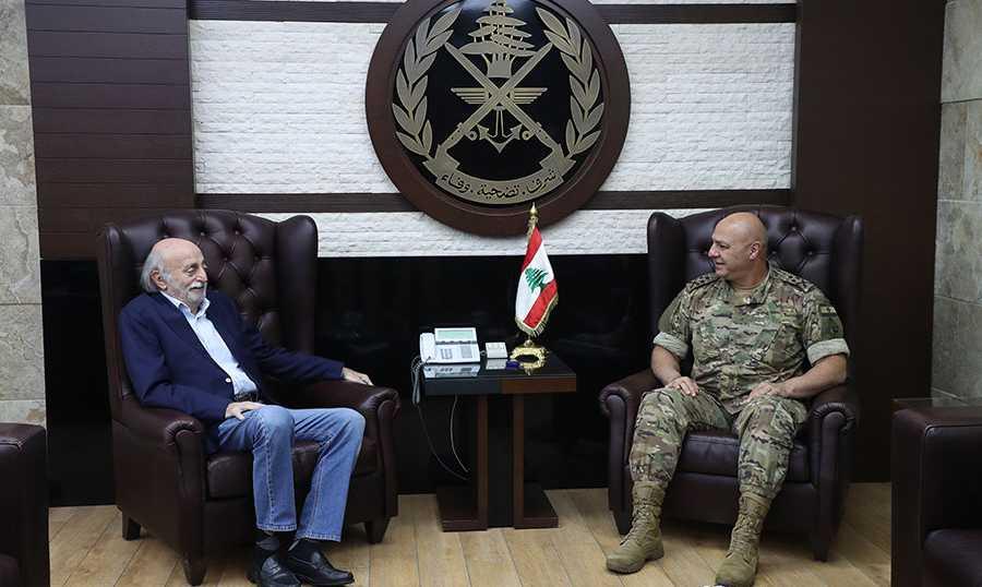 الأوضاع العامة عرضها قائد الجيش مع وليد جنبلاط