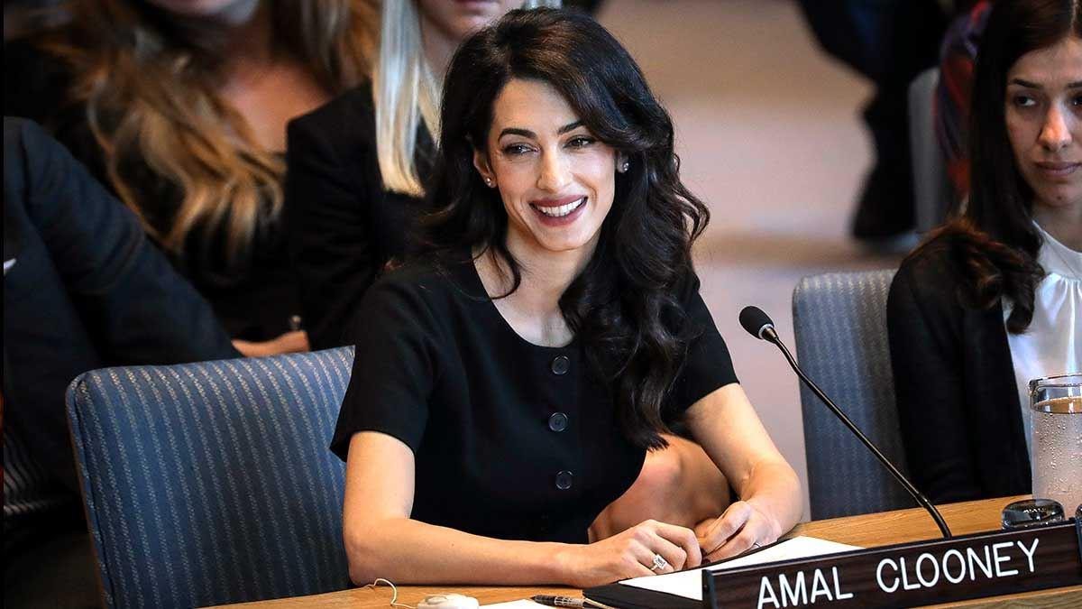 أمل علم الدين تحقق العدالة لفتاة إيزيدية تعرضت للاغتصاب على يد "داعش"