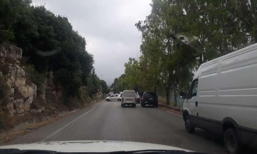 طرق لبنان رهن الإحتجاجات...اغلاق وفتح