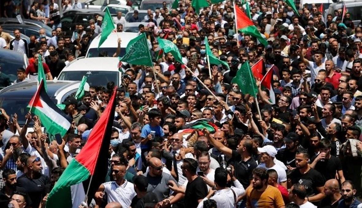 تشييع غاضب لجثمان بنات وهتافات في الاقصى تدعو لرحيل عباس