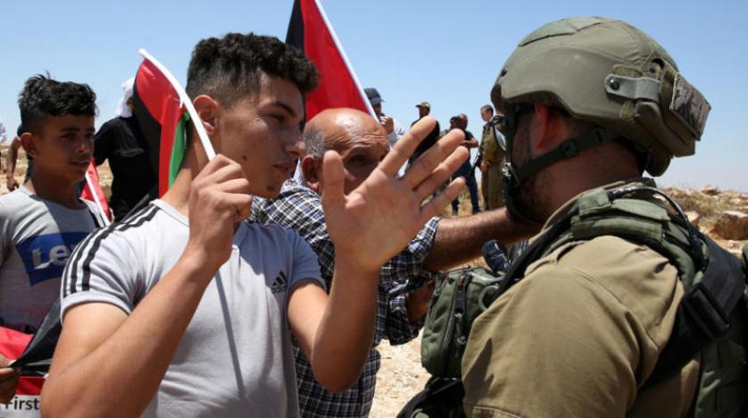 مظاهرات في المدن الفلسطينية ضد إسرائيل والسلطة 40 ألف مصلٍ في الأقصى