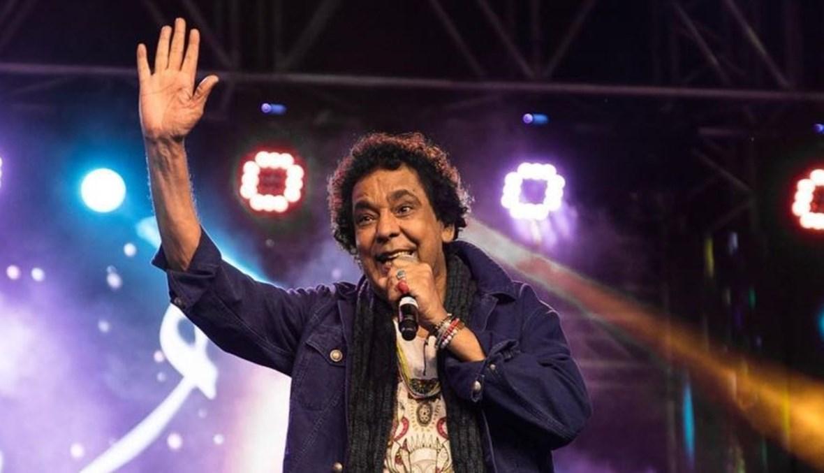 ضيوف مهرجان أسوان الدّولي يلتقون محمد منير بالمطار: أجمل صدفة