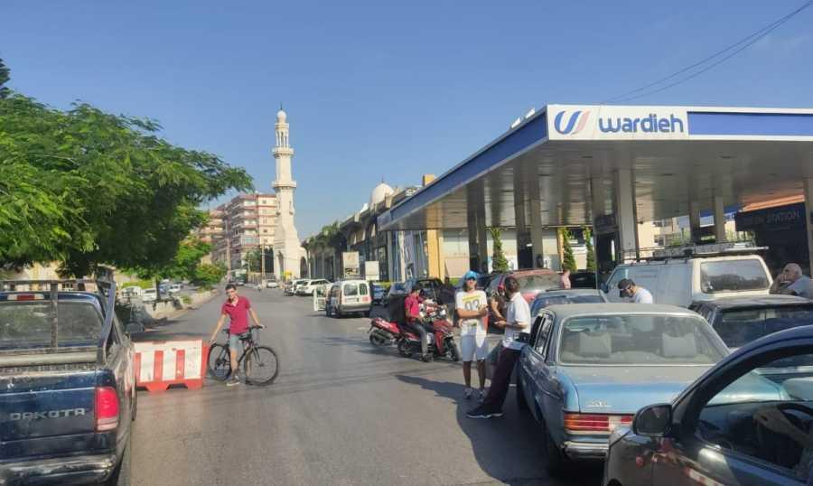 غضب الشارع يتفجر مساء.. اليكم الطرقات المقطوعة