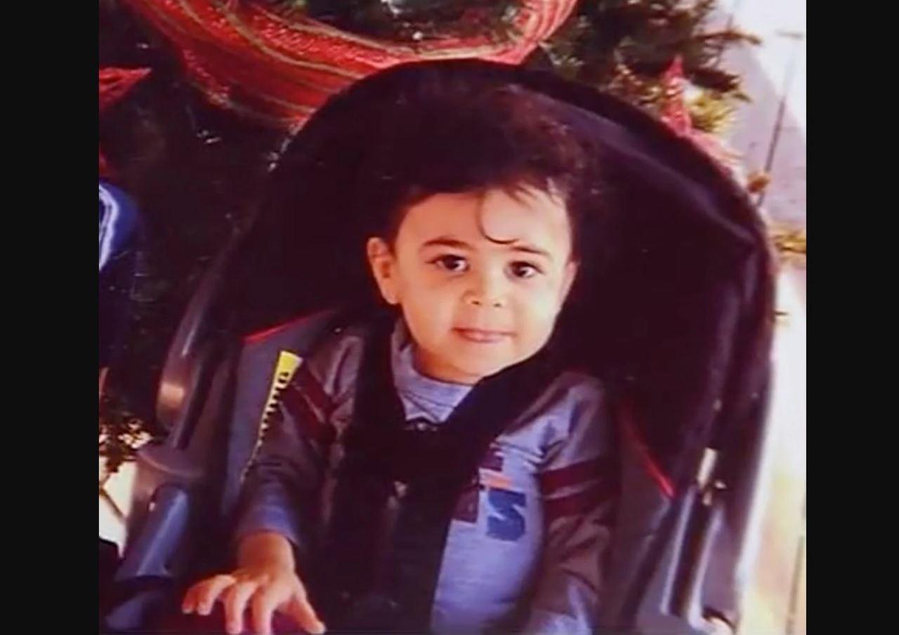 كان دون سنّ الخامسة عند وفاته... اعتقال والدين احتفظا بجثّة ابنهما في الثلّاجة لأكثر من عامين
