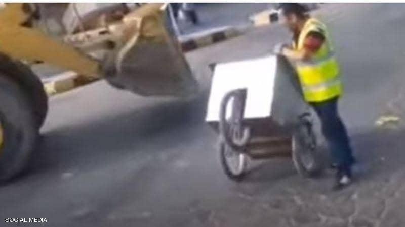 فيديو "عربة الخضار" يثير الجدل في الأردن.. ويطيح مسؤولا