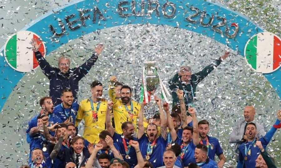 فوز إيطاليا بـ"يورو 2020".. الجماهير تحتفل الرئيس يعلق والشرطة تعتقل