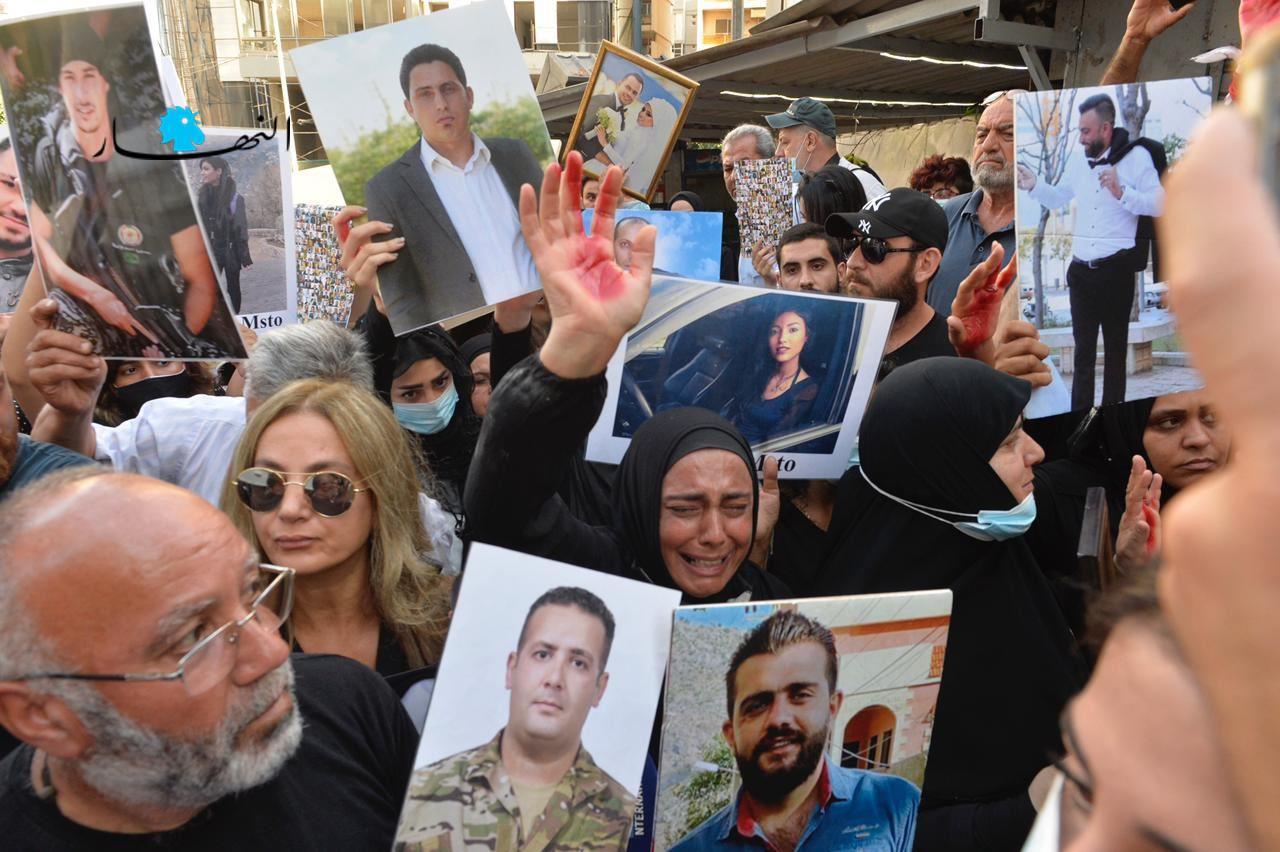 "لن نساوم على دماء ضحايانا"... مسيرة "توابيت" أمام منزل فهمي والأهالي يُصعّدون
