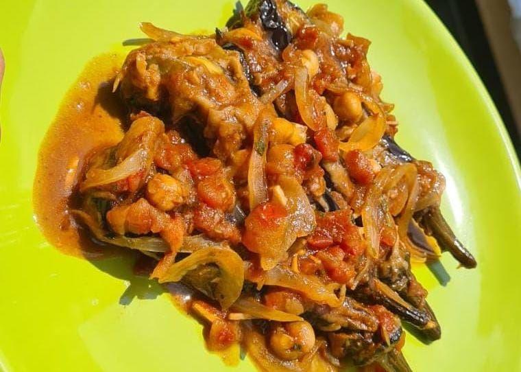 مسقعة الباذنجان بالزيت... غداء شهيّ
