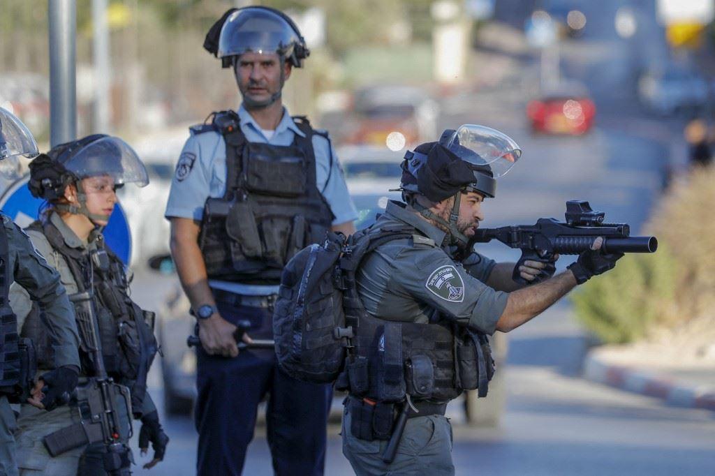 القوات الإسرائيلية تقتحم المسجد الأقصى بعد صلاة الفجر... مواجهات مع مصلين وإطلاق رصاص مطاطي