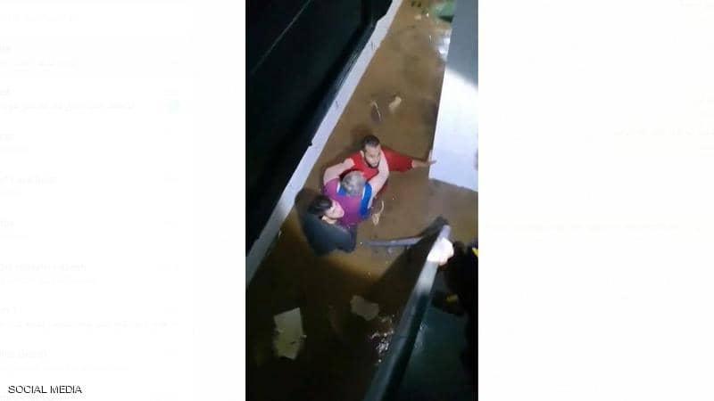 أنقذ مسنة من فيضان بلجيكا.. فيديو البطل المغربي يخطف الأضواء