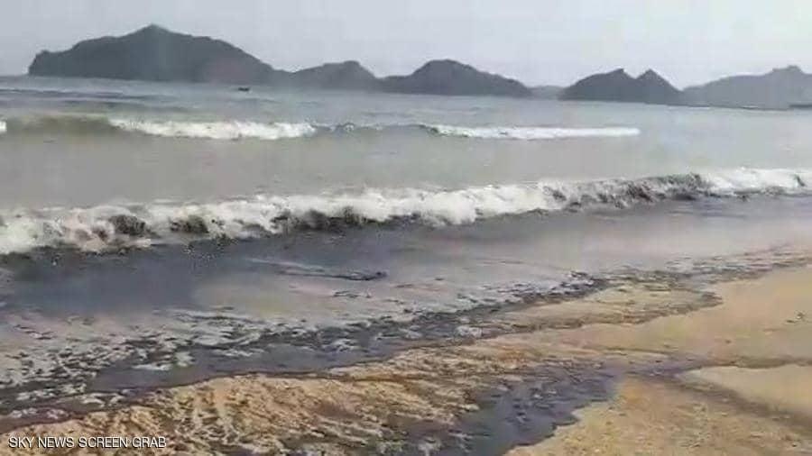 اليمن.. غرق سفينة نفط قبالة عدن ومخاوف من تلوث بيئي