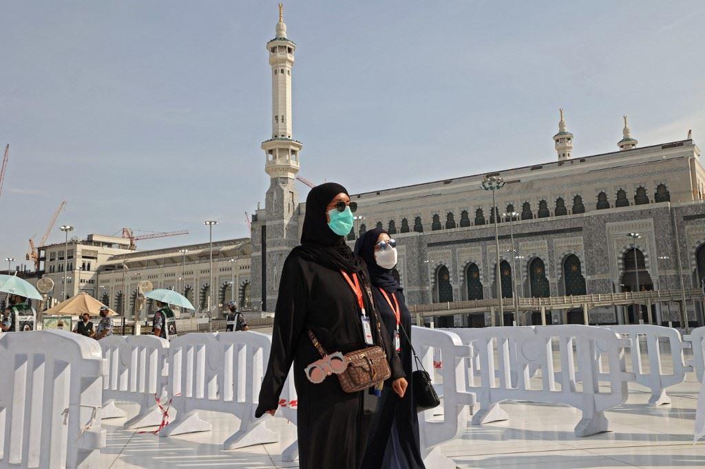 "أصبحنا مستقلات"... سماح السعودية للنساء بالحج دون مَحرَم أشبه بـ"بحلم ومعجزة"