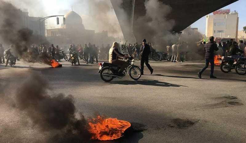 إيران: تظاهرات في وسط طهران تُطالب بإسقاط النظام